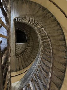 Продаж 4-кім. квартири в центрі пр. Свободи