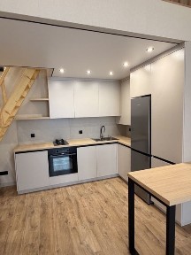 Продаж кварири з ремонтом 55,2 м2 мансарда дворівнева Хотів ЖК Емоція
