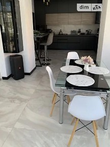 Продаж 3 поверхового будинку 300 кв. м, 6 кімнат, на вул. Земська • ID 34828812