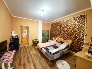 Продаю простору 3-кімнатну квартиру по вулиці Спаській. ц6