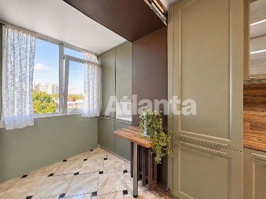 Продам 3 кімнатну квартиру на Таїрова (Київський район) з новим ремонтом, середній поверх, укомплектована!