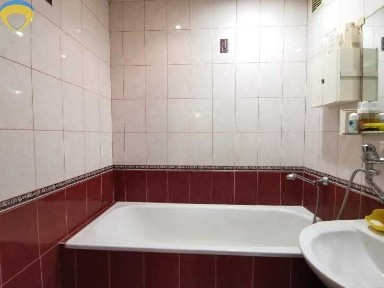 БЕЗ КОМИССИИ. Сдам 3 к. кв. в р-не кт. Космос, ул. Космическая