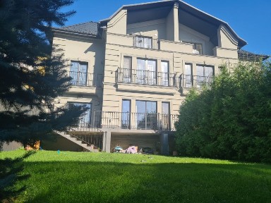 Продам БУДИНОК у ЦЕНТРІ, р-н Кобилянської