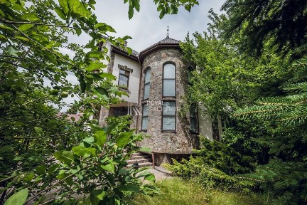 Продаж будинку 583 м2 15 сот Гатне Київ Генератор 8 кімнат Газ Сауна Гараж на 2 авто