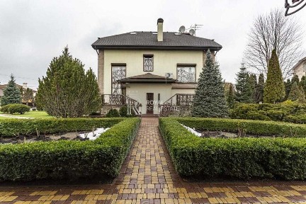 Продаж будинку 411 м2 3 поверхи 17 соток Стоянка ГАЗ Гараж Підвл Басейн Сауна Барбекю зона Повна автономність Ліс Сільпо