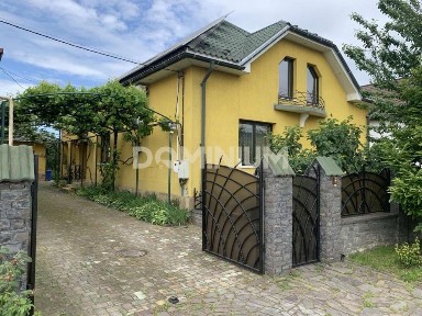 Продається чудовий будинок, комфортне житло м. Виноградів