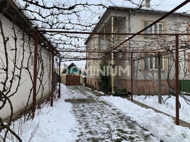 Будинок поруч із центром, Виноградів вул. Партизанська