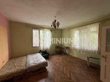 Сертифікат. Продаються два будинки у центрі села Великі Ком'яти - 13 соток, всі комунікації