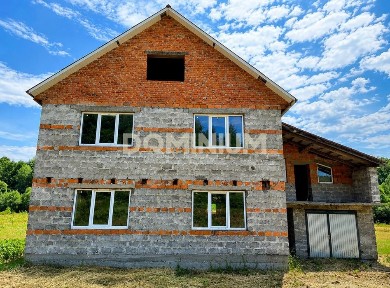Продається двохповерховий будинок в селі Золотарьово