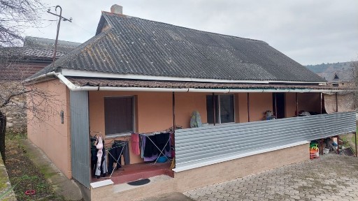 Продам будинок. Вул. Грушевського, 70.