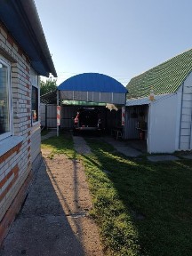 Приватний будинок з усіма умовами, господарськими забудовами в чистому стані і присадибною ділянкою 20с, садок, теплиця поруч цілодобовий магазин