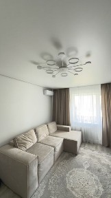 ВЛАСНИК. БЕЗ КОМІСІЇ. Продам 2-кімнатну квартиру в Дарницькому районі, м. Київ (вул. Здолбунівська, 3). Продаж від ВЛАСНИКА.