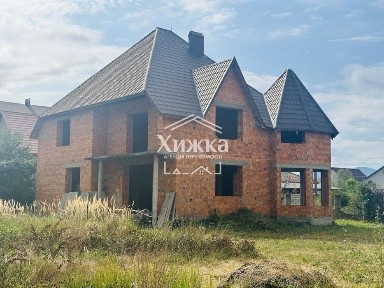 Продаж добротного будинку в місті Хуст