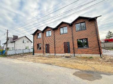 Продаж 4-х кімнатного дуплексу площею 105 кв. м. з власною ділянкою на 4 сотки Чорновий стан. Працюємо напряму від забудовника, звертайтесь