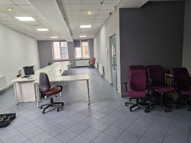 Продам в центрі приміщення офісне 83м2