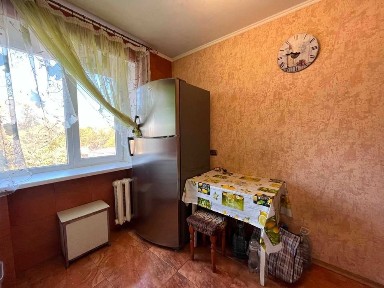 Продається 2-кімнатна кв. -ра, 4поверх/9, 50 м² з меблями в самому центрі біля Фонтану