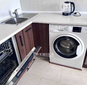 Простора 1-кімнатна квартира 53 кв. м Повністю укомплектована. вул. Марсельська