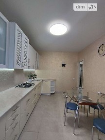 Продаж 3к квартири 70 кв. м на вул. Літературна 11 • ID 34836569