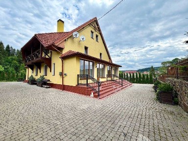 Діючий АПАРТ-ГОТЕЛЬ у самому СЕРЦІ СХІДНИЦІ - вул. Золота Баня
