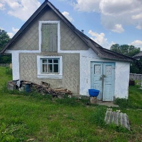 Пролаєтьс будинок у жилому стані вода і газ підведено