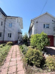 Продаж двух будинків в Малій Тарасівці - 275 м. кв, 18 соток