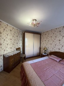 Здається 3 кчмнатна квартира на Народицькій з автономним опаленням.