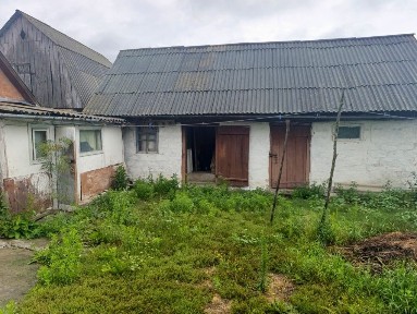 Продається пів будинку