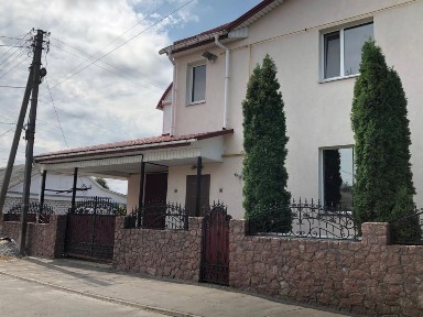Продаж будинку в Звягелі (центр) - ідеально під житло або бізнес!