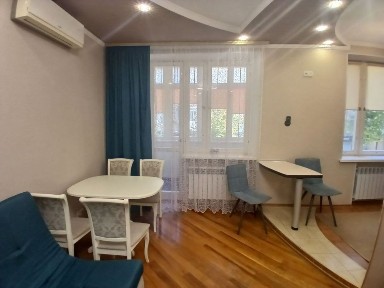 Продаж квартири, центр, метро Ярослава Мудрого