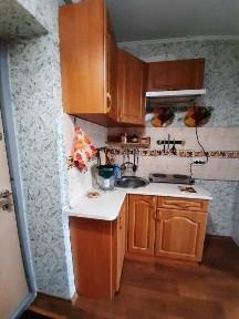 Продам гостинку у Слобідському районі на Нових будинках.