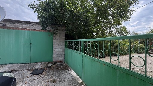 Продаж цегляного будинку - формат дуплекс, розташований Новоселівка, р-н будинку «мисливця», берег Самари. Ділянка 11 соток. Сад, гараж.