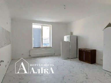 Продам велику 1-кімнатну квартиру в новобудові з окремим входом!