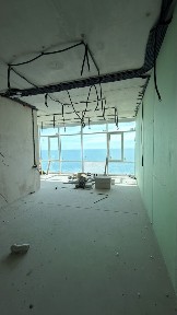 Продам трехкомнатную квартиру без ремонта в Аркадии. Прямой вид моря.