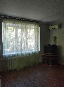 Однокімнатна в центрі 2 поверх