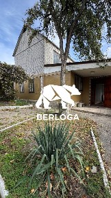 Продаж ДВОХ будинків на одній ділянці