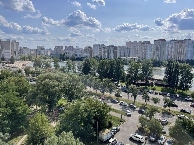 Продаж 2-кімнатної квартири з панорамою на озеро