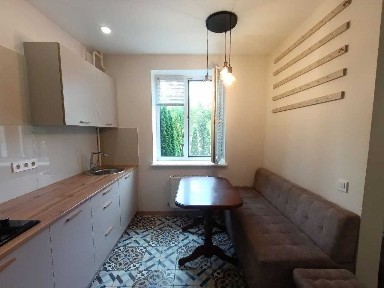 Без комісії! Продам дворівневу 2к. квартиру із якісним ремонтом та власним двориком!