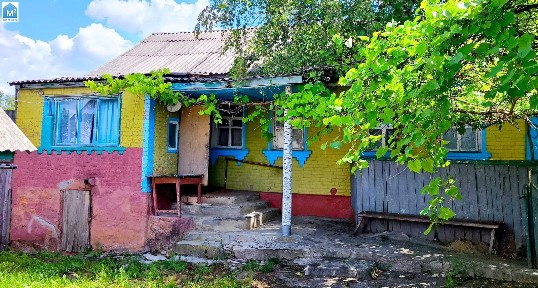 Будинок з піччю та колодязем - готовий тил на випадок відключень світла.