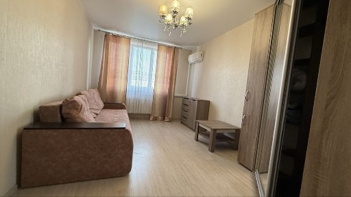 Продам впорядковану квартиру на низькому поверсі Одеські Традиції