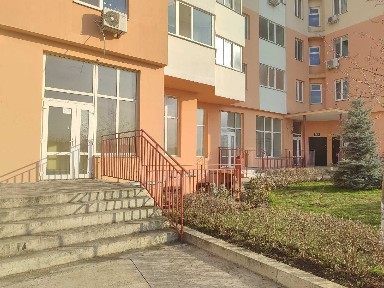 Продається фасадне комерційне приміщення в ЖМ Райдужний