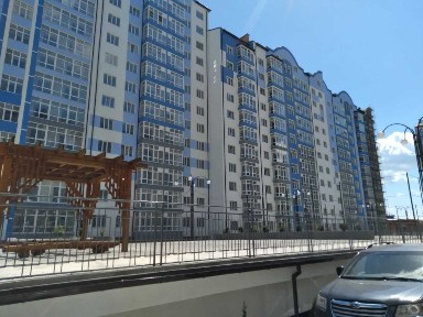 ЗДАНА 2-кімнатна квартира в Центрі Міста!