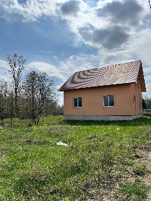 Продаж будинку поруч з містом