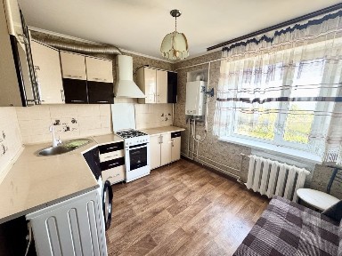 Продам двокімнатну квартиру. Автономне газове опалення. Кухня -9 кв. м!