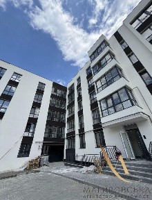 Продаж квартири в новобудові на етапі здачі.