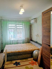 3к квартира біля зупинки Космос рн Черемушки