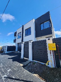 Від забудовника. Продам Будинок з ремонтом, Гараж, є Газ. Телефонуйте.