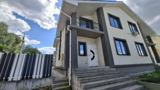 Продаж дуплексу в Бучі з газом біля парку