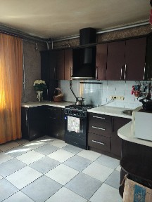 Продається просторий доглянутий повністю вмебльований будинок в м. Сміла. Р-н Рай. Лікарні