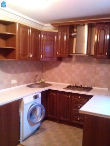 Квартира з ремонтом. 2/5. 56 м2 - перепланована з 3-к. Дворова. Тепла.