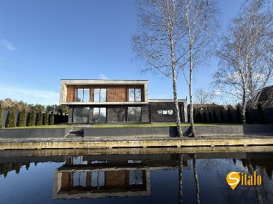 Продаж будинку 270 м²